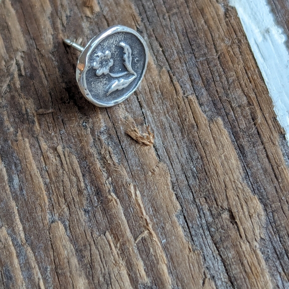 COPY - Pyrrha stud earring - Picture 3 of 6